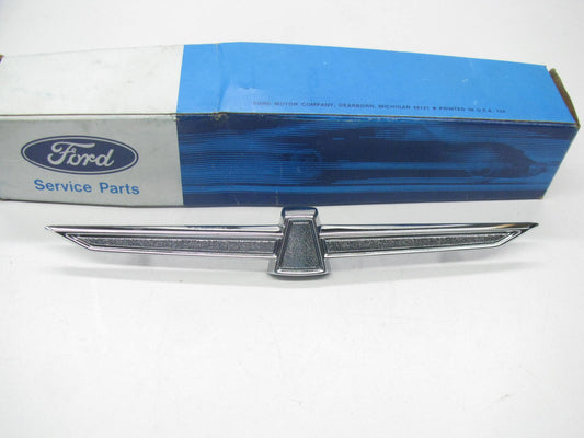 NEW - OEM Ford E3SZ-8213-A Grille Emblem 1983 Thunderbird