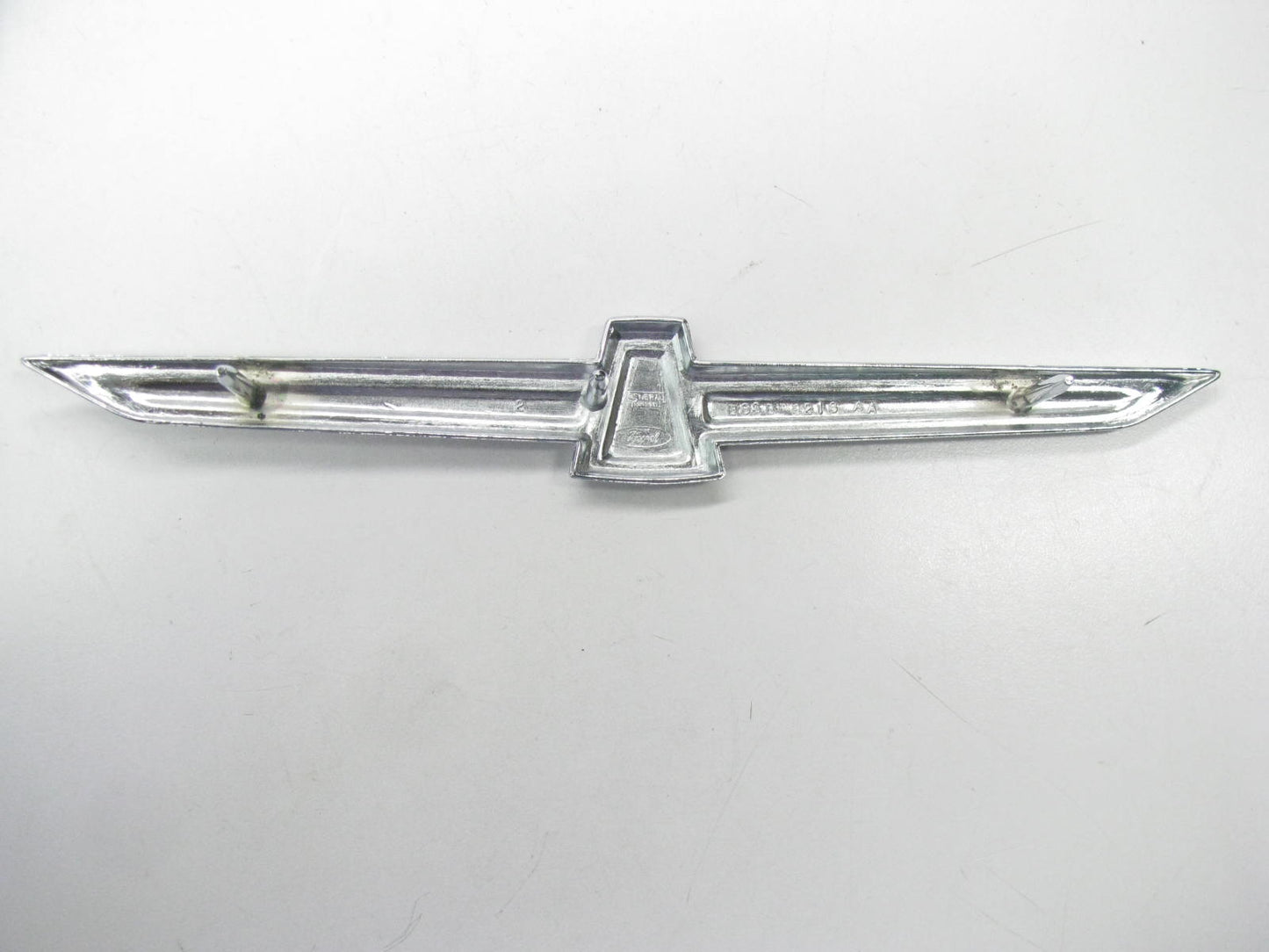 NEW - OEM Ford E3SZ-8213-A Grille Emblem 1983 Thunderbird