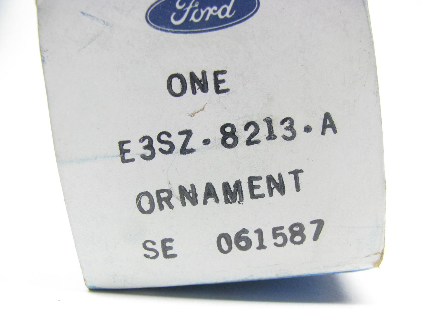 NEW - OEM Ford E3SZ-8213-A Grille Emblem 1983 Thunderbird