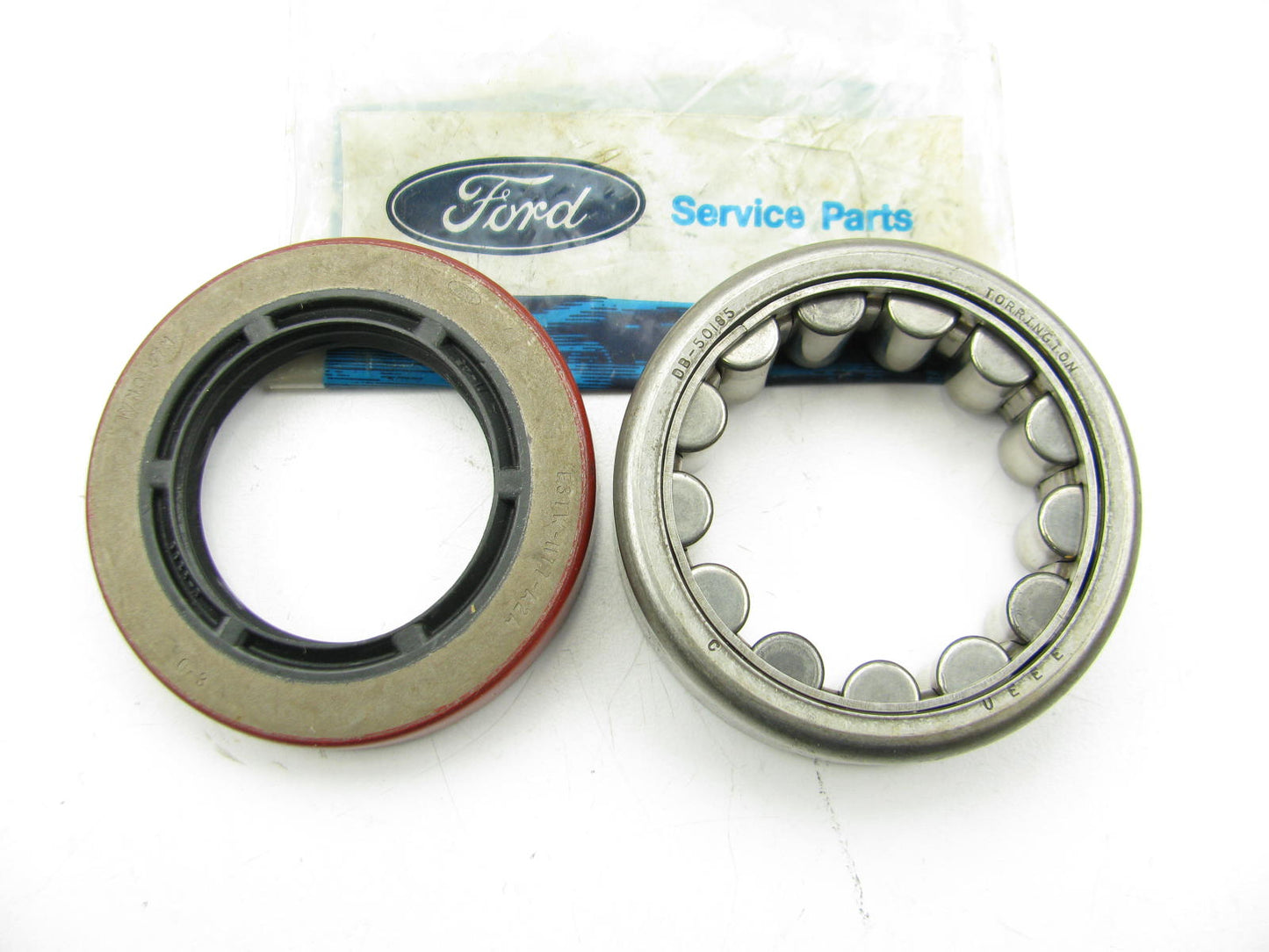 NEW - OEM Ford E3TZ-1225-A Rear Wheel Bearing & Seal Kit