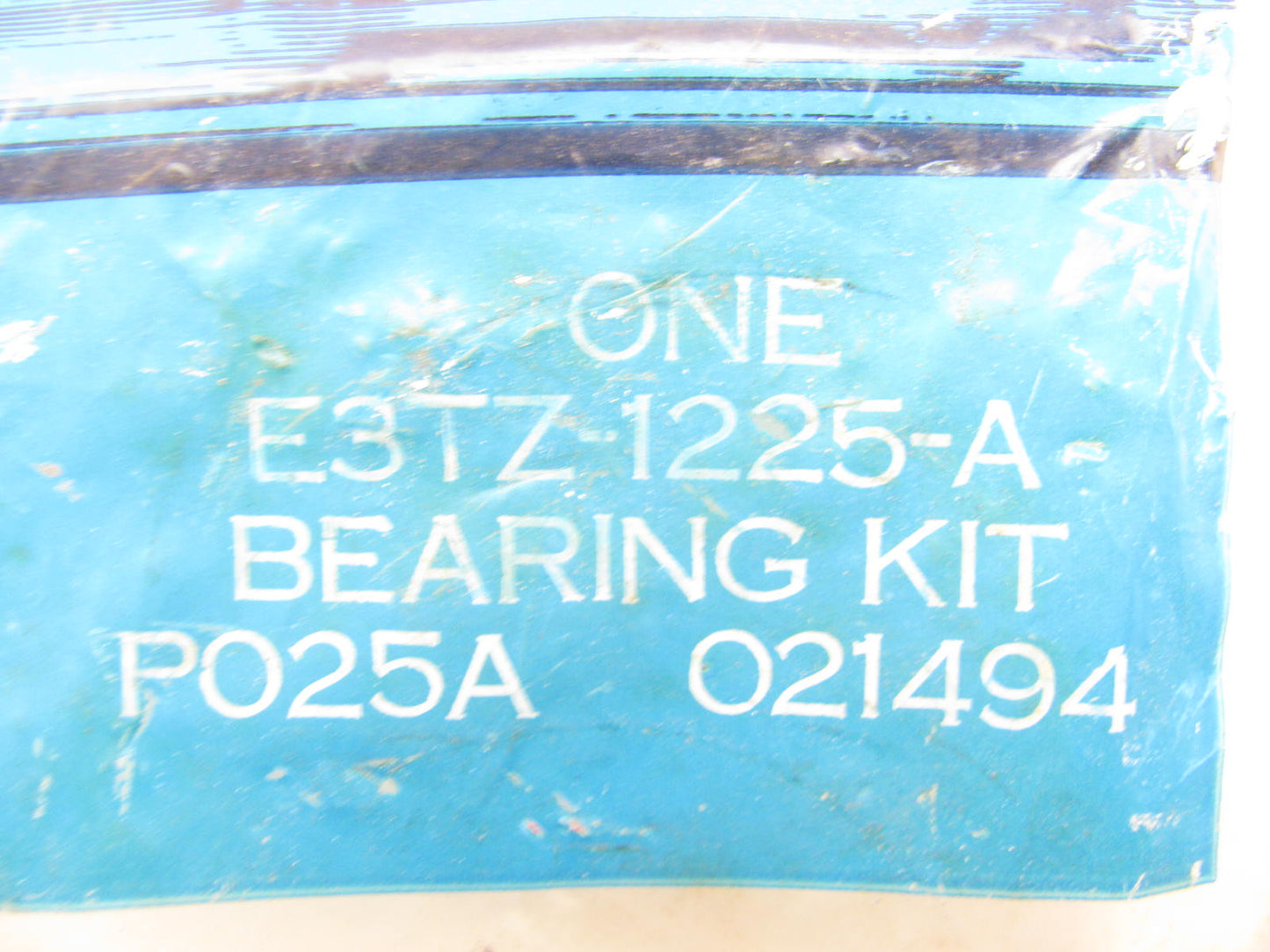 NEW - OEM Ford E3TZ-1225-A Rear Wheel Bearing & Seal Kit