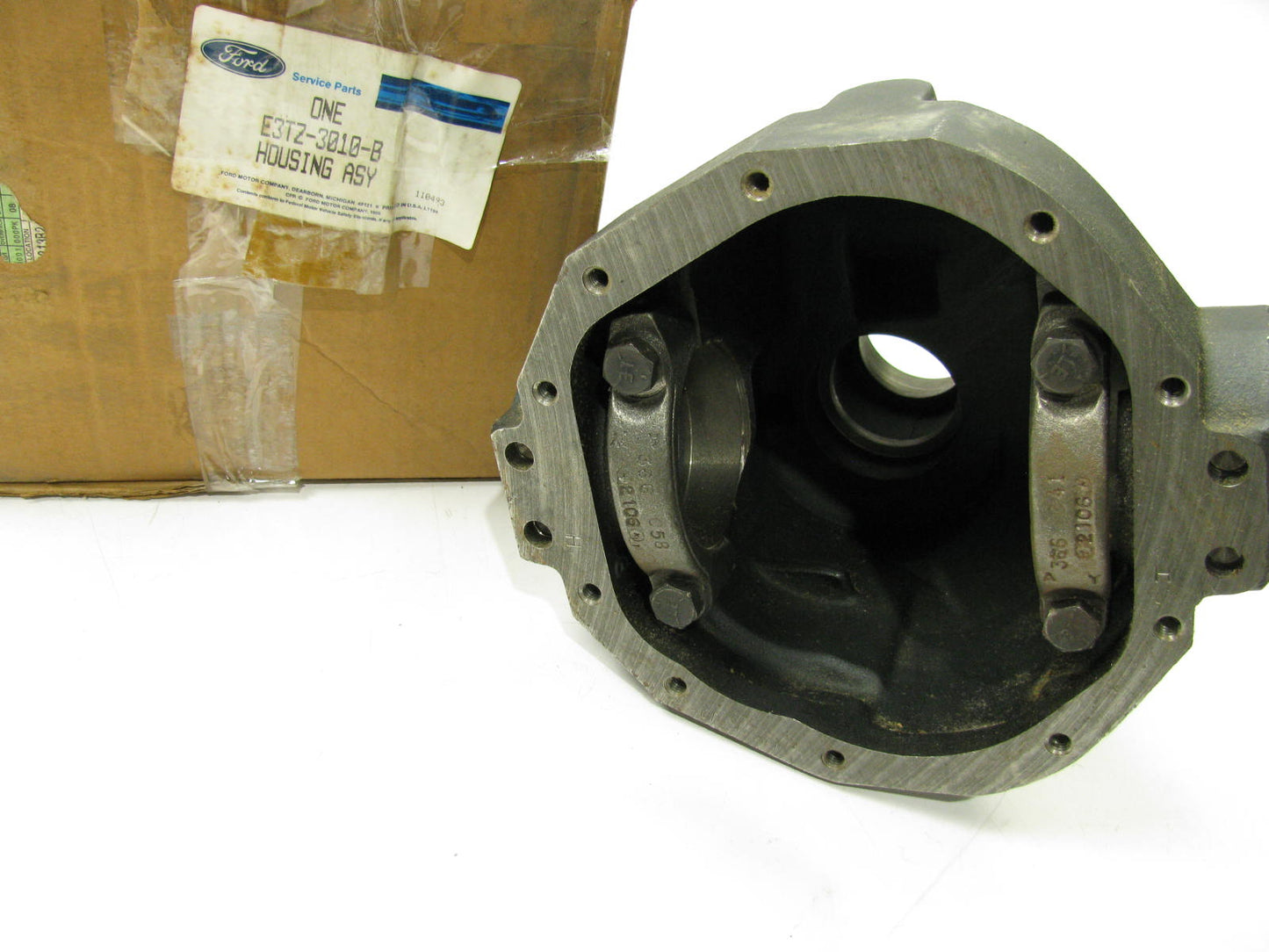 NOS - OEM Ford E3TZ-3010-B Front Differential Housing - DANA MODEL 44