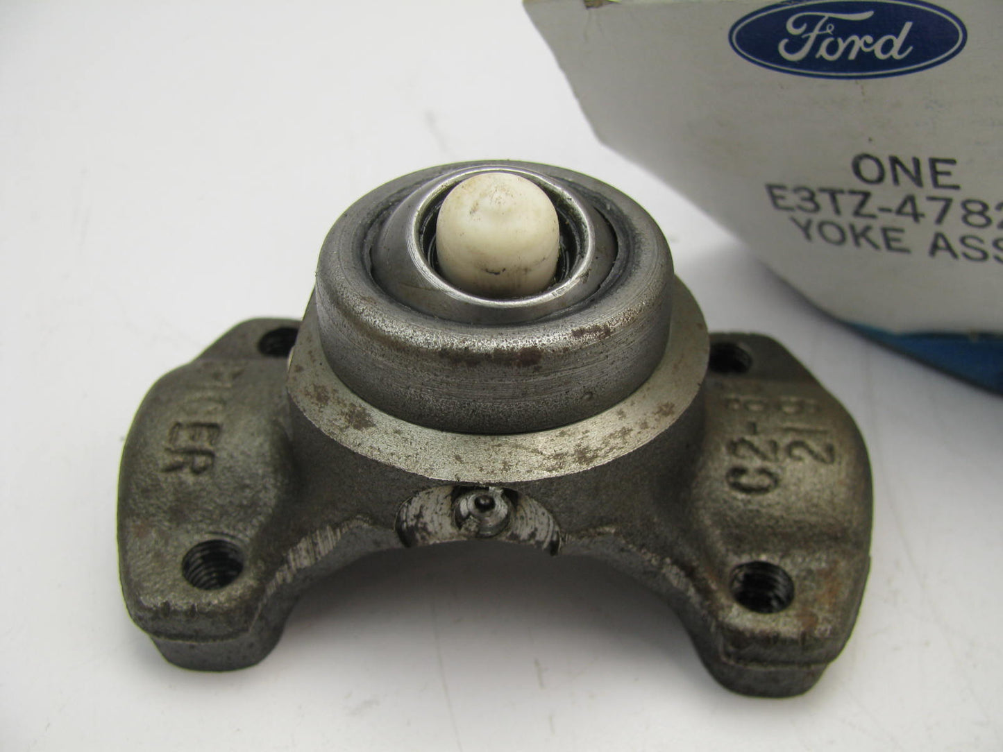 NEW - OEM Ford E3TZ-4782-A Double Cardan CV Centering Yoke