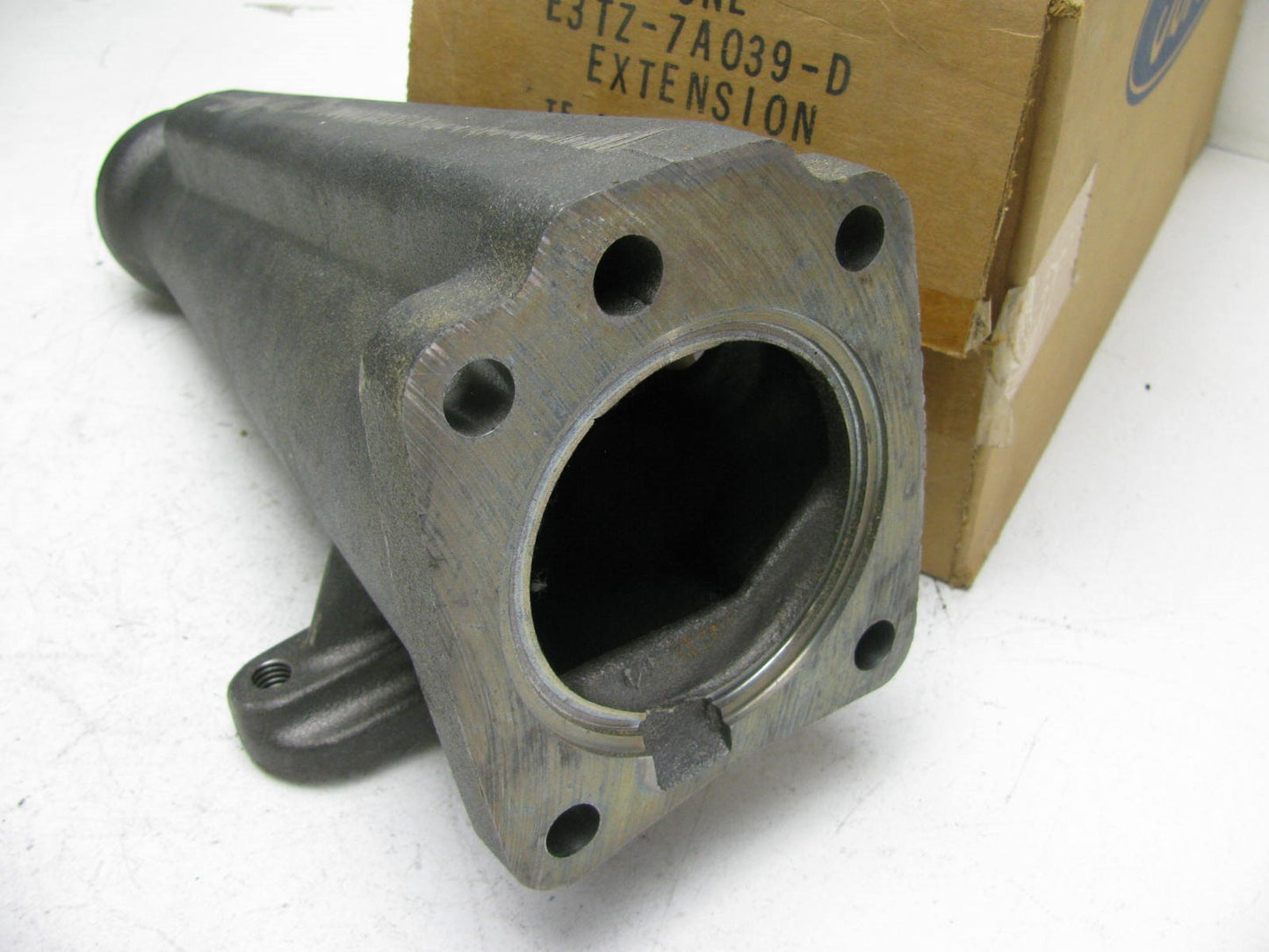 1983-1987 NEW PROCESS 4-SPEED TRANSMISSION NP435 TAILSHAFT EXTENSION HOUSING