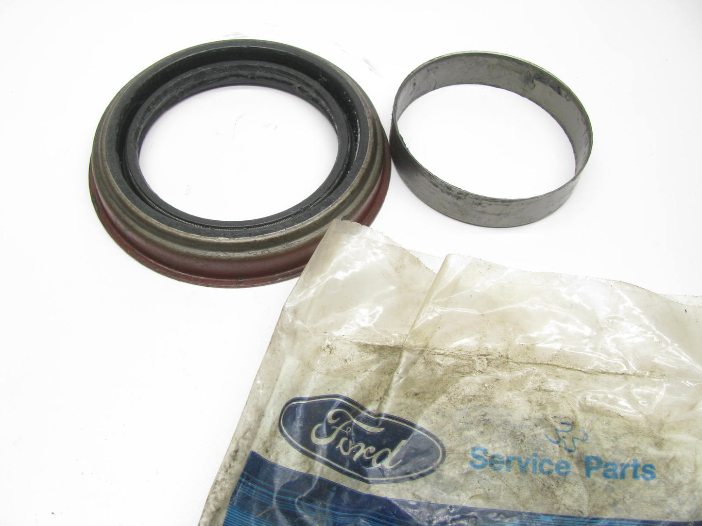 NEW - OEM Ford E4HZ-1175-A Rear Wheel Seal