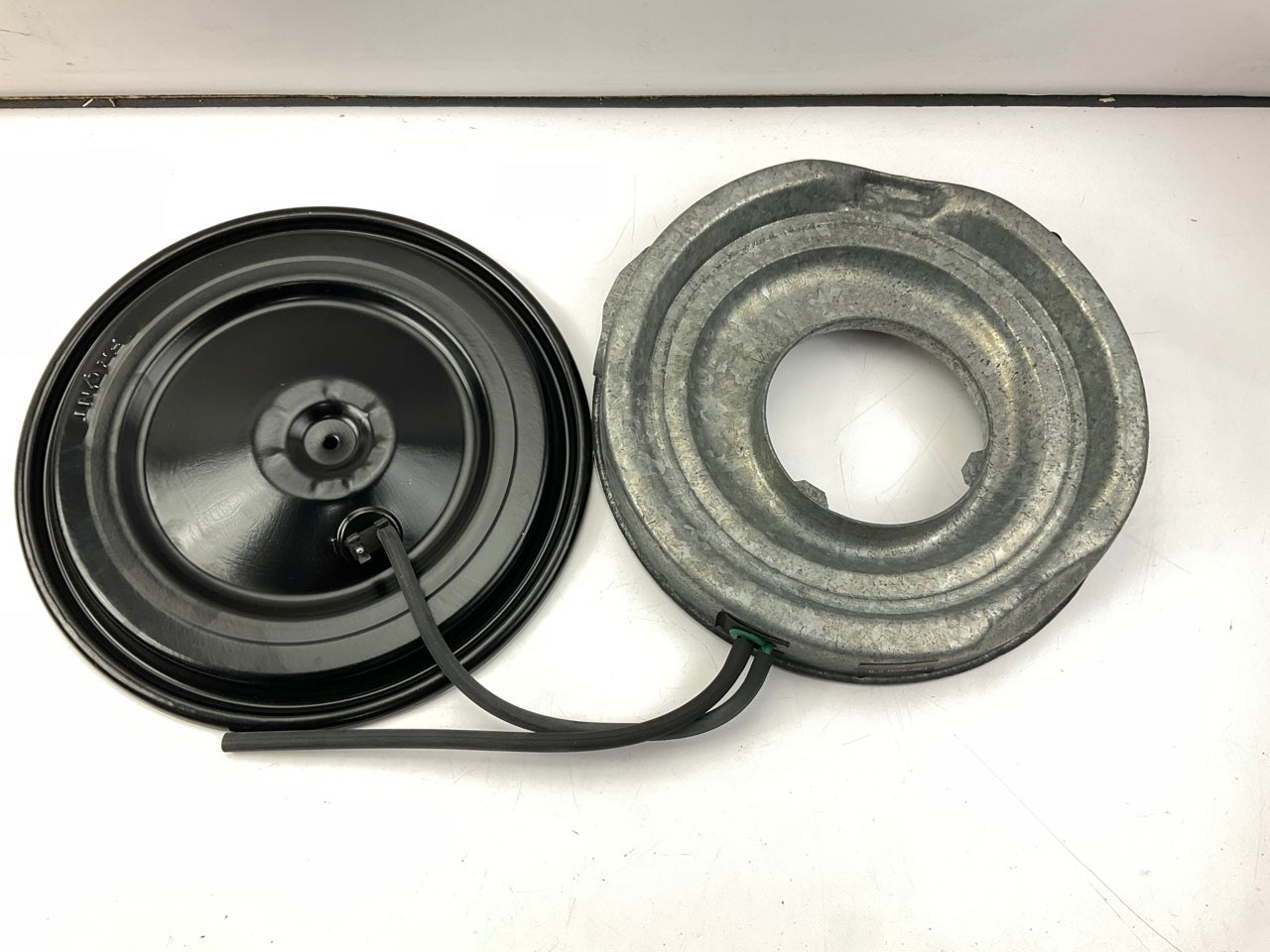 NOS - OEM Ford E4SZ-9600-B Air Cleaner Assembly 1984-1987 Thunderbird 3.8L-V6