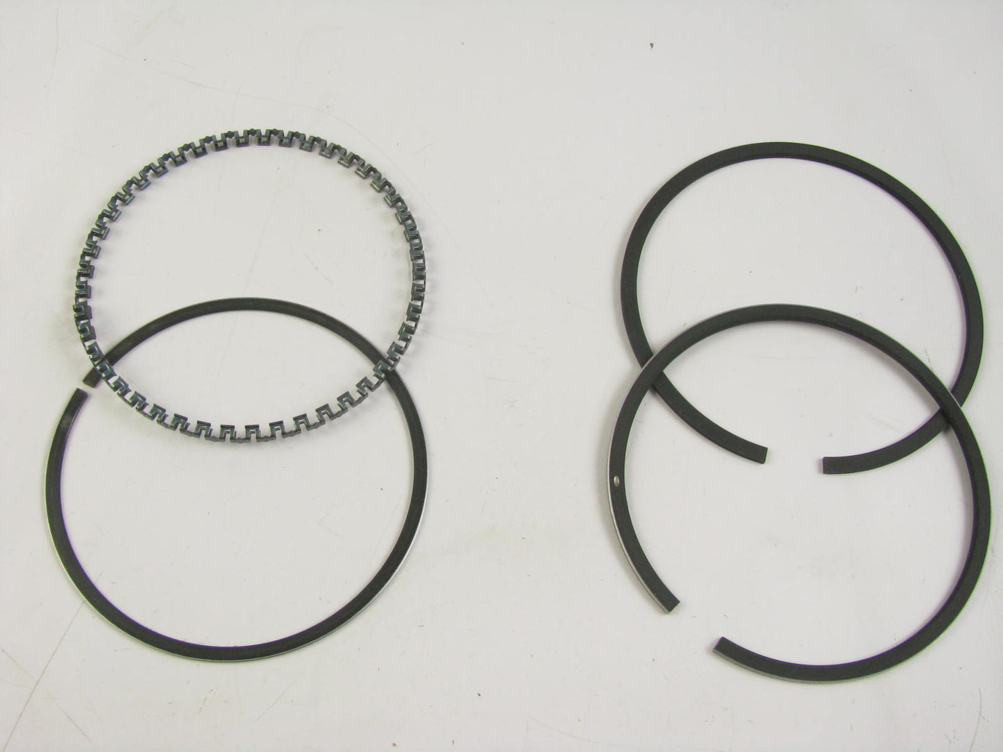 DOES (2) PISTONS - Ford E4TZ-6148-A Piston Rings Set - 4.9L 300 L6 STANDARD SIZE
