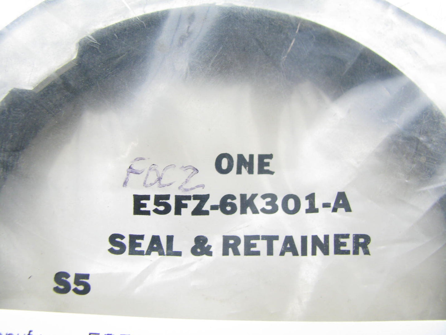 NOS OEM 1985-up Ford 1.9L E5FZ-6K301-A Rear Main Seal Retainer Housing & Seal