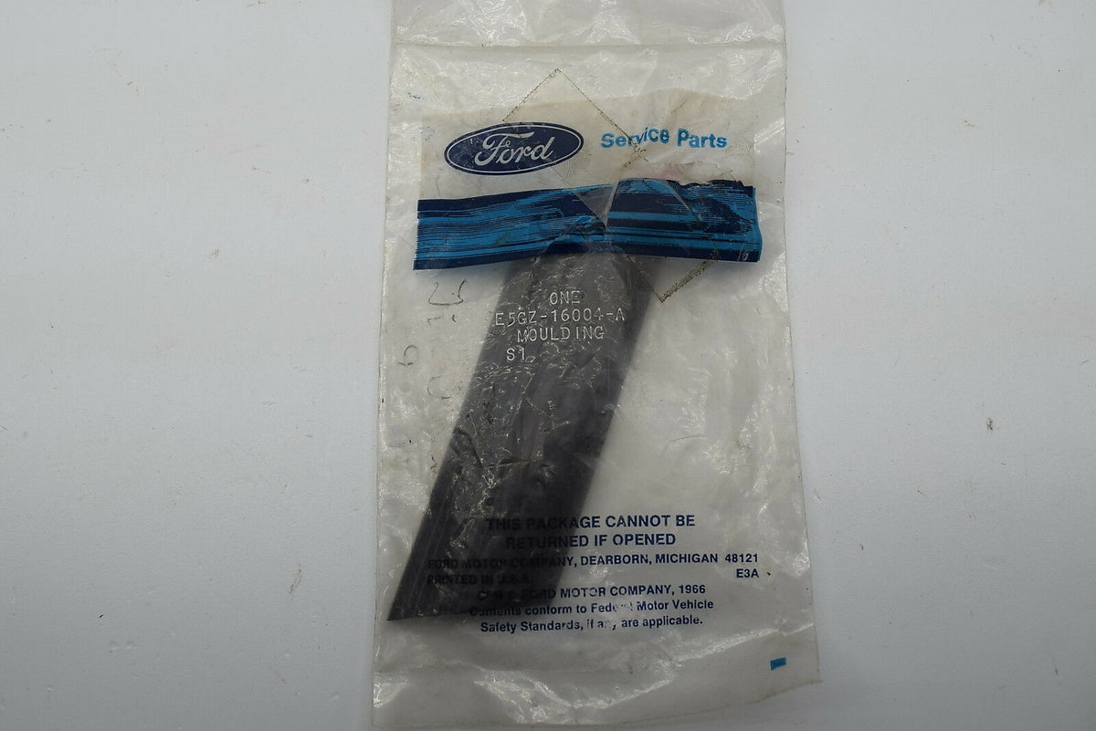 NEW - OEM Ford E5GZ-16004-A Front Left Fender Moulding For 1985-1986 EXP