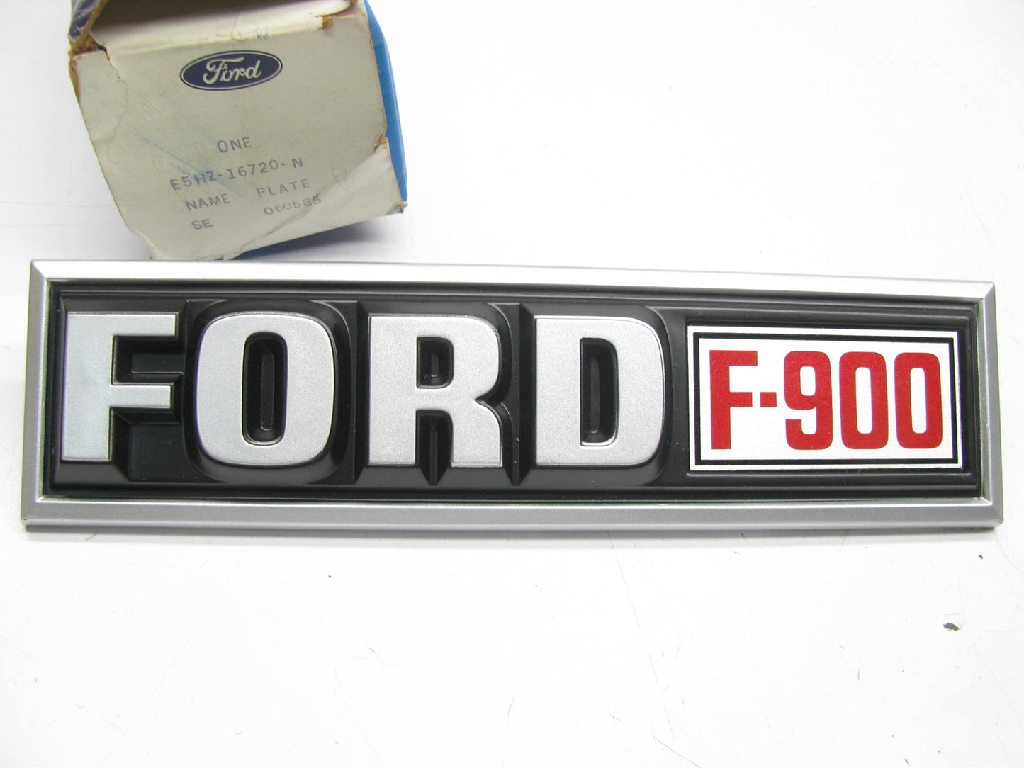NEW - OEM Ford E5HZ-16720-N RH ''FORD F-900'' Name Plate 1980-1990 F-900 FT-900