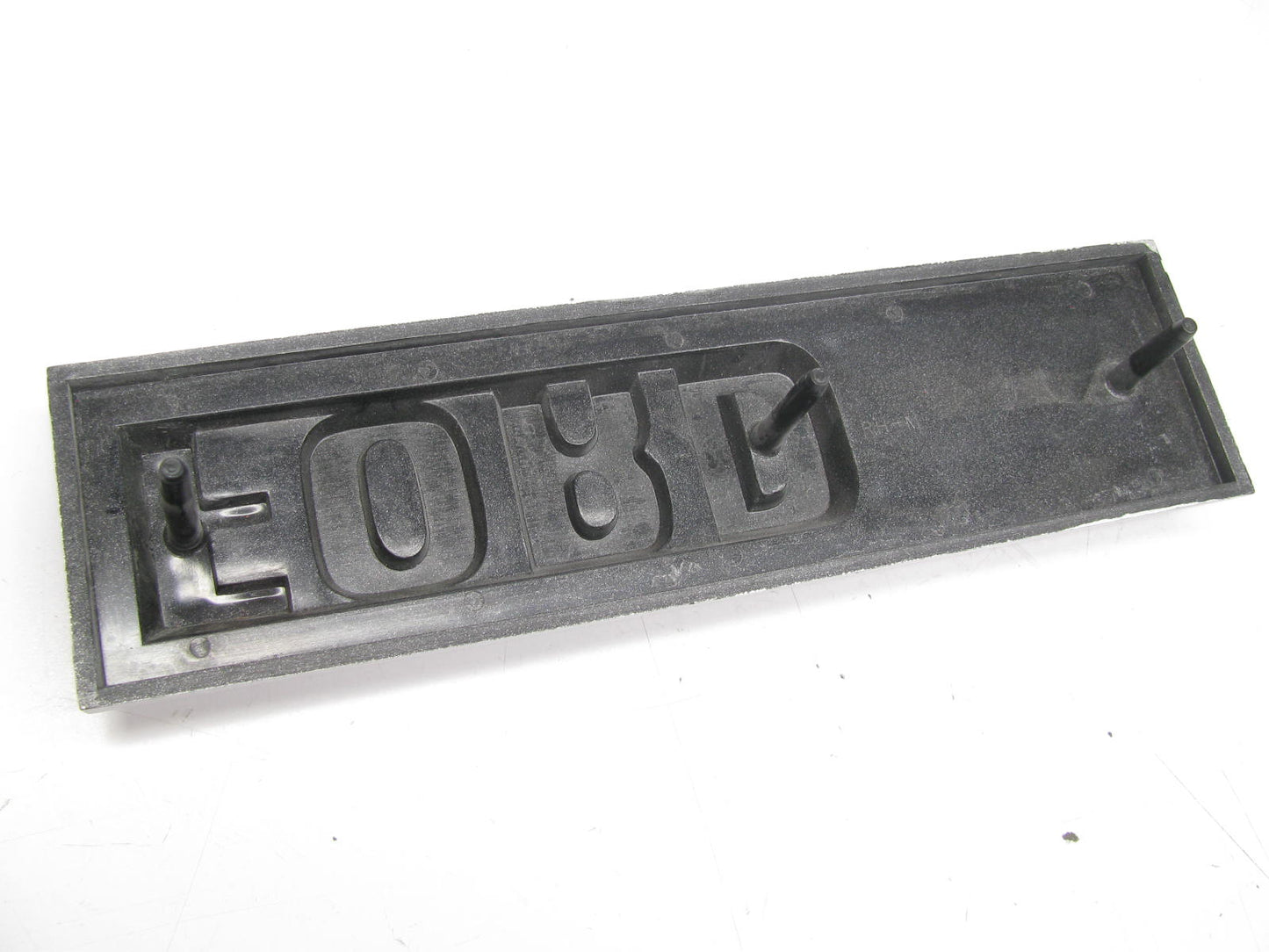 NEW - OEM Ford E5HZ-16720-N RH ''FORD F-900'' Name Plate 1980-1990 F-900 FT-900