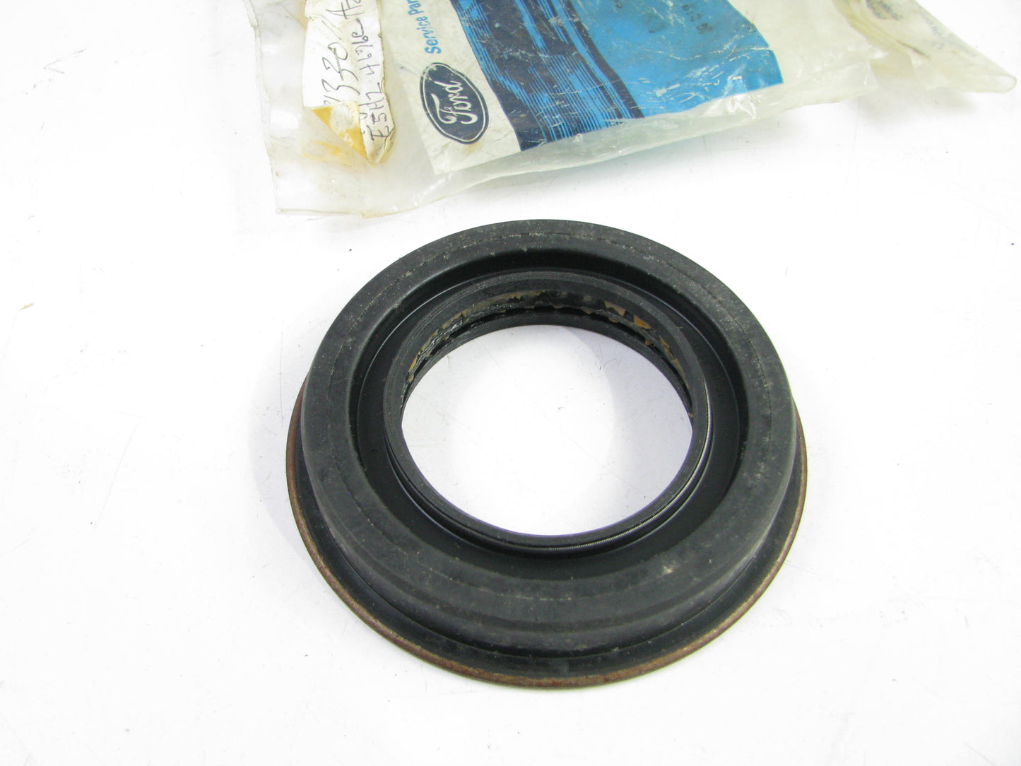 NEW - OEM Ford E5HZ-4676-C Differential Pinion Seal Rear