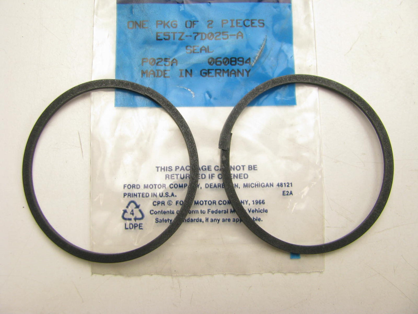 (2) NEW - OEM Ford E5TZ-7D025-A Transmission Overrdrive Brake Drum Seal - A4LD