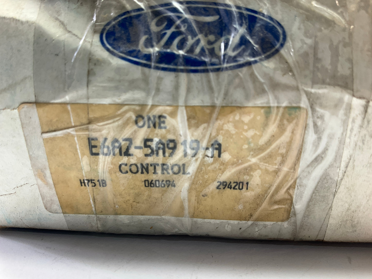 DENTED - OEM Ford E6AZ-5A919-A Air Suspension Control Module E6AC-5K860-AA