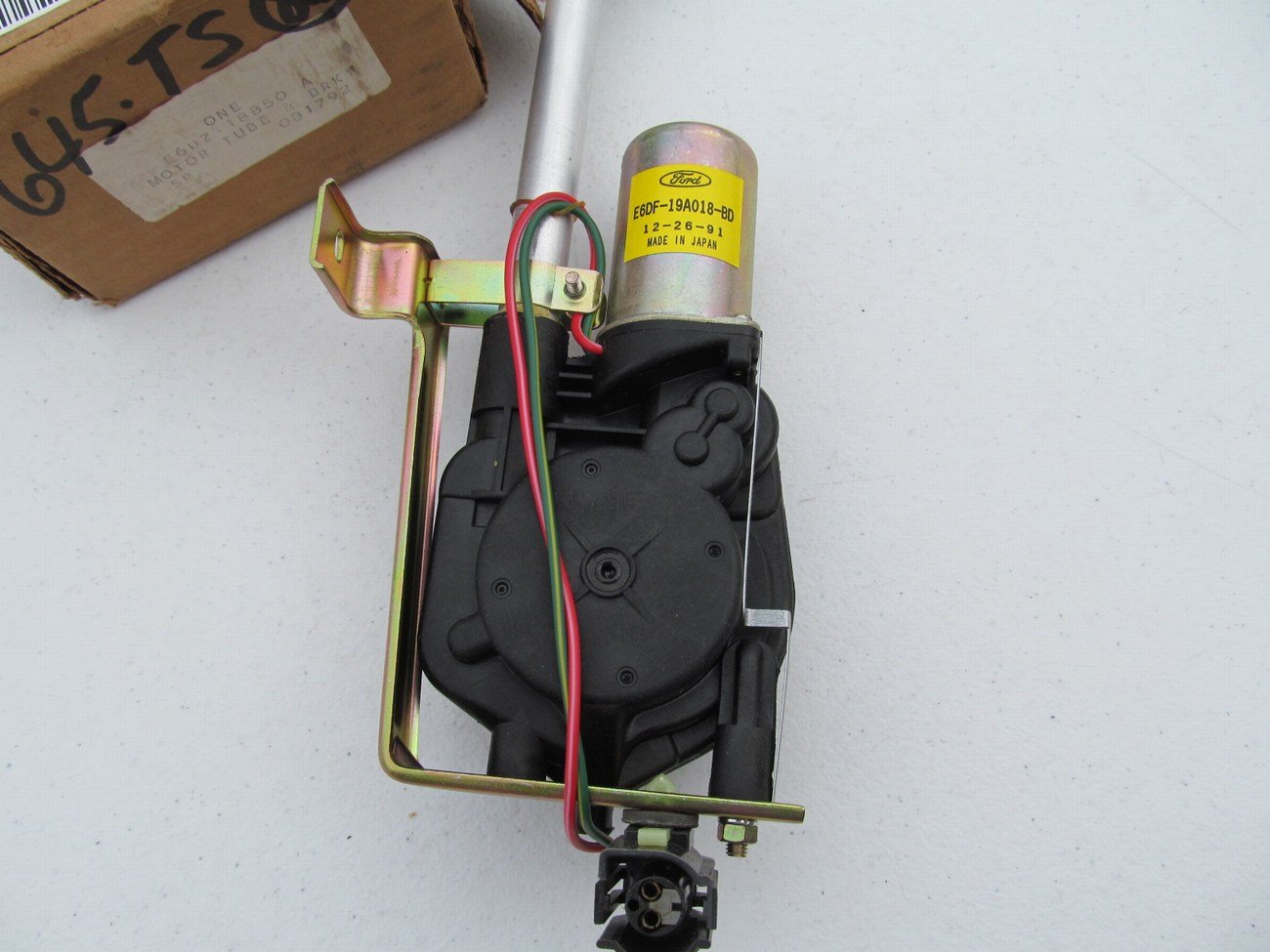 NEW - OEM Ford E6DZ-18850-A Power Antenna Assembly 1986-1991 Taurus & Sable