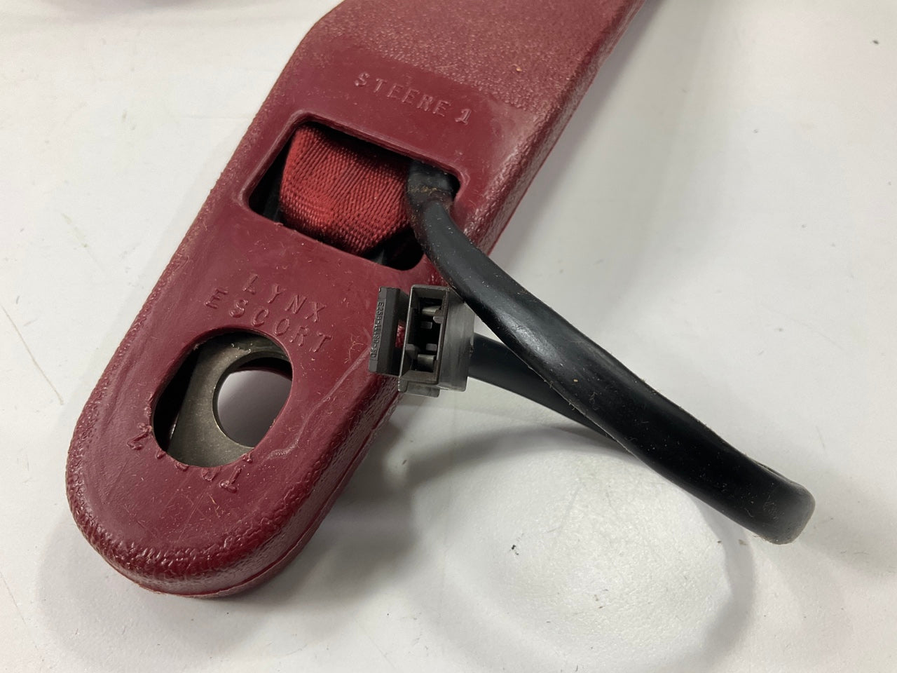 NEW - OEM Ford E6FZ-61611A73-B Front Left Seat Belt Retractor, RED 85-86 Escort
