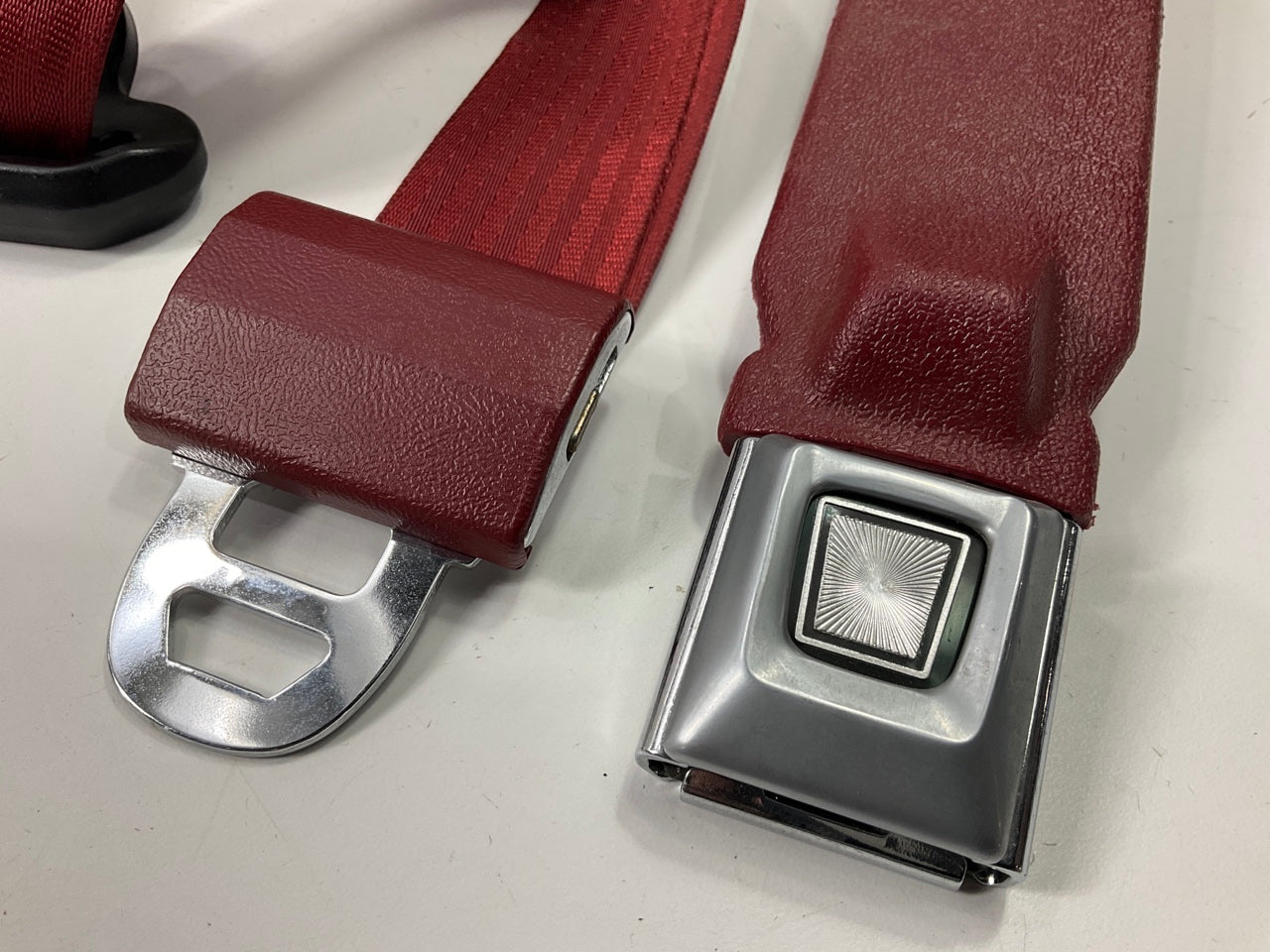 NEW - OEM Ford E6FZ-61611A73-B Front Left Seat Belt Retractor, RED 85-86 Escort
