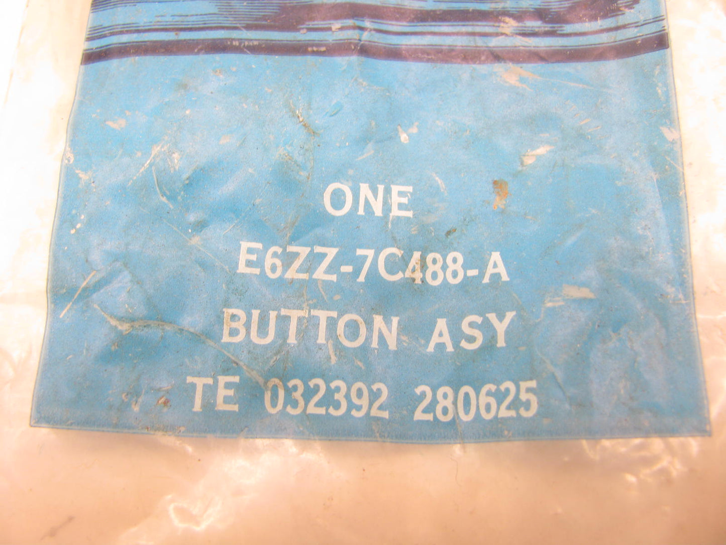 New Genuine OEM Auto Shift Button NOS 1986-1993 Ford Mustang E6ZZ-7C488-A
