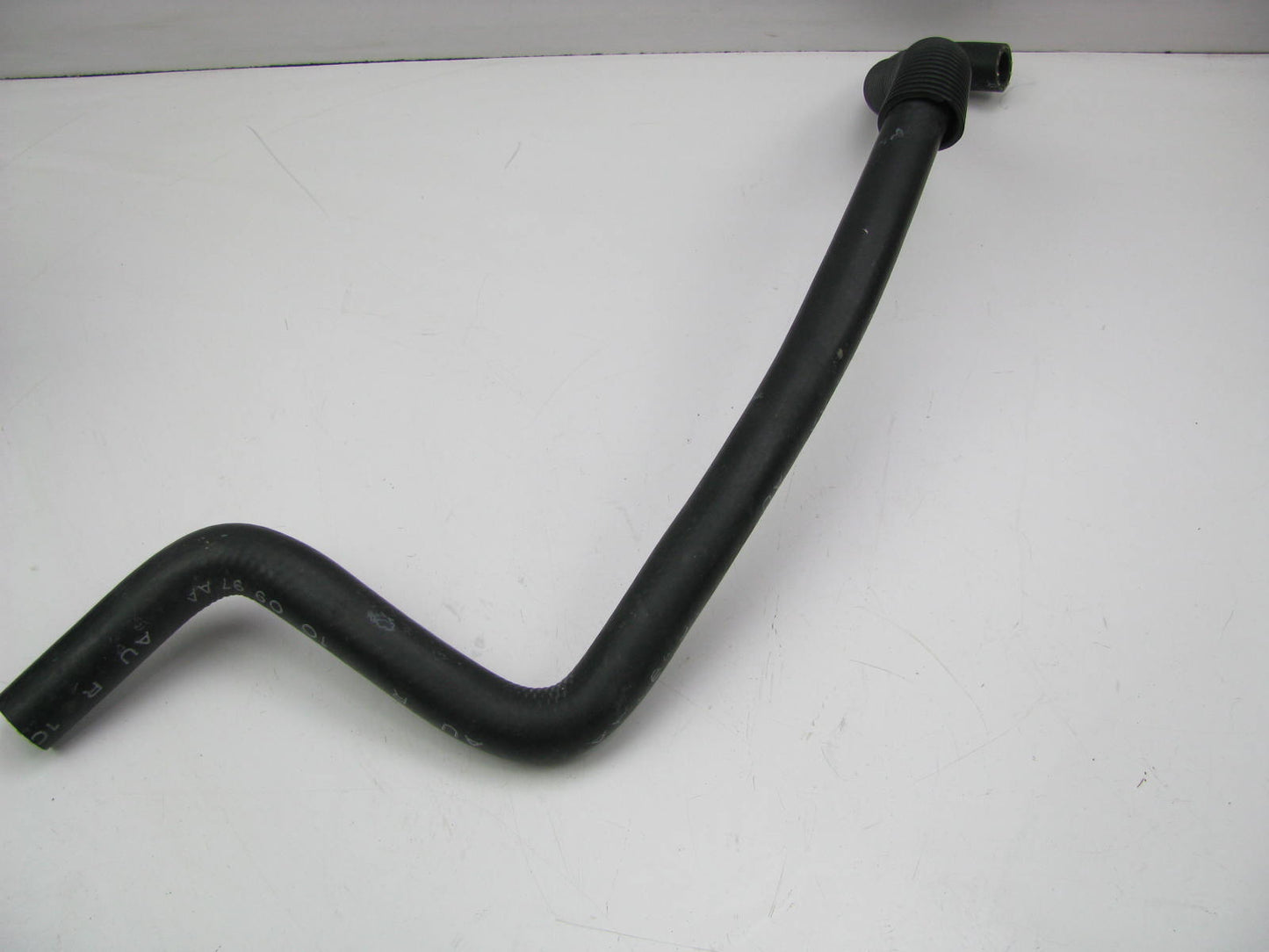 NEW - OEM Ford E7AZ-18472-A HVAC Molded Heater Hose