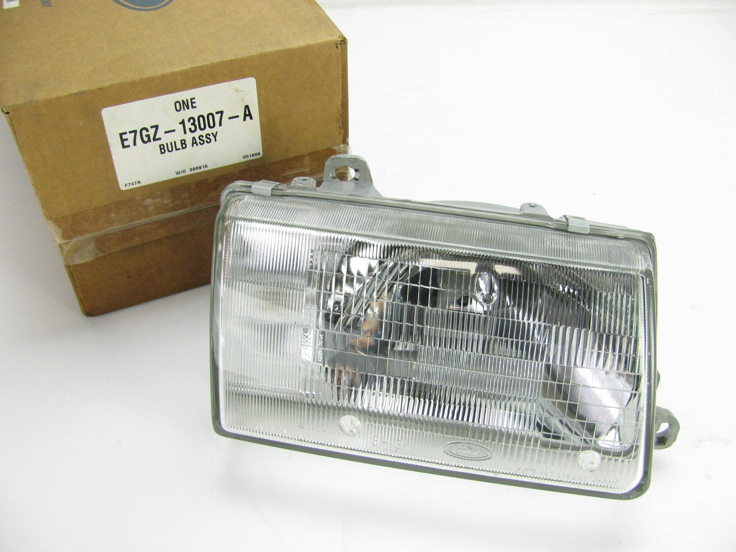 New Genuine OEM Ford RIGHT PASSENGERS SIDE Headlight Head Lamp 1988-1989 Tracer
