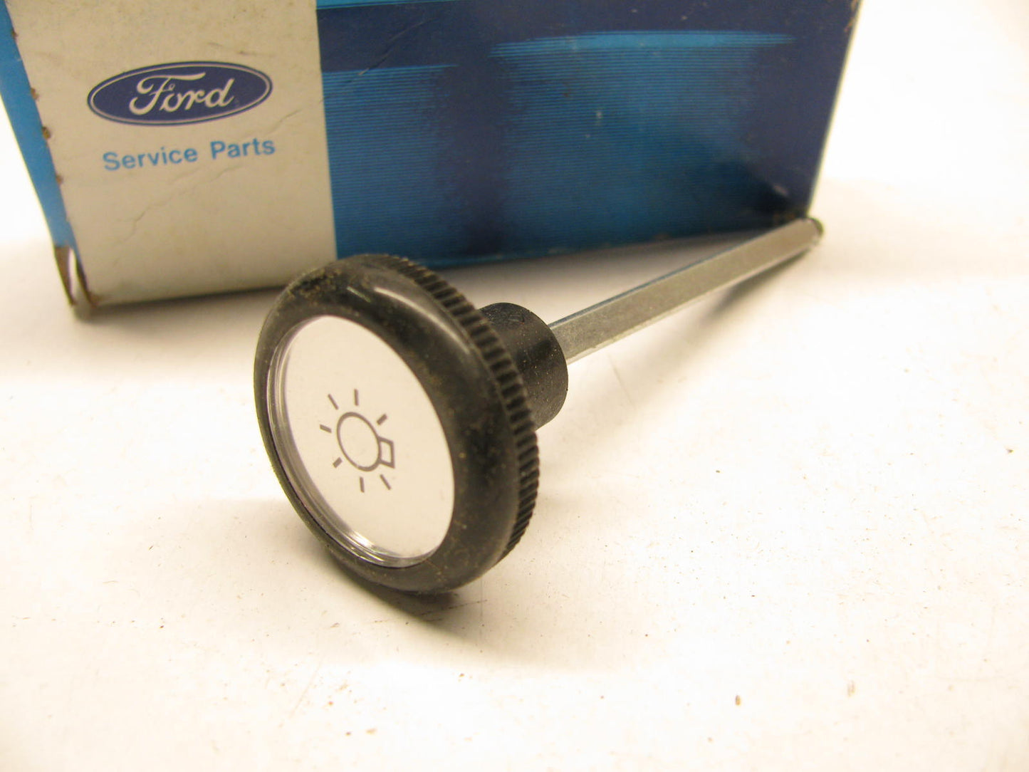 NEW - OEM Ford E7HZ-11661-A Headlamp Switch Knob & Shaft 1987-1990 B-C-F600/800