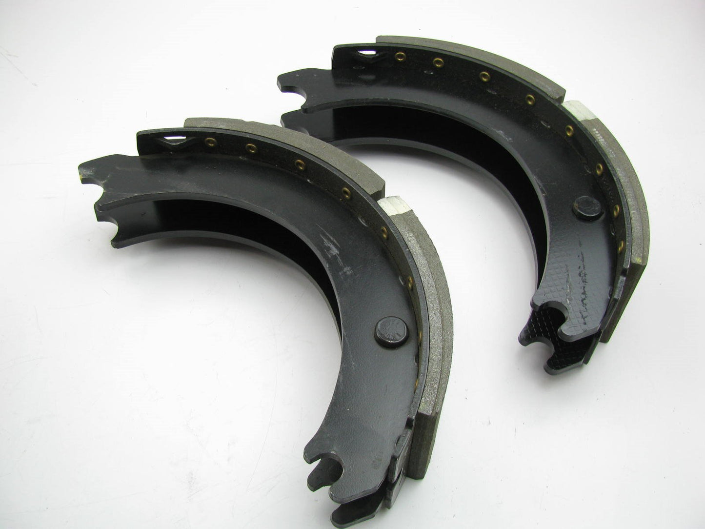 NEW Ford E7HZ-2001-B Front Brake Shoes 86-94 CF6000 CF7000 CF8000 Bendix 15x4''