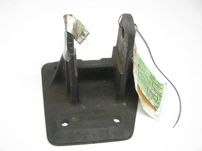 NEW - OEM Ford E7HZ-5A119-A Right Cab Pivot Upper Bracket 1987-94 CF6000 CF7000