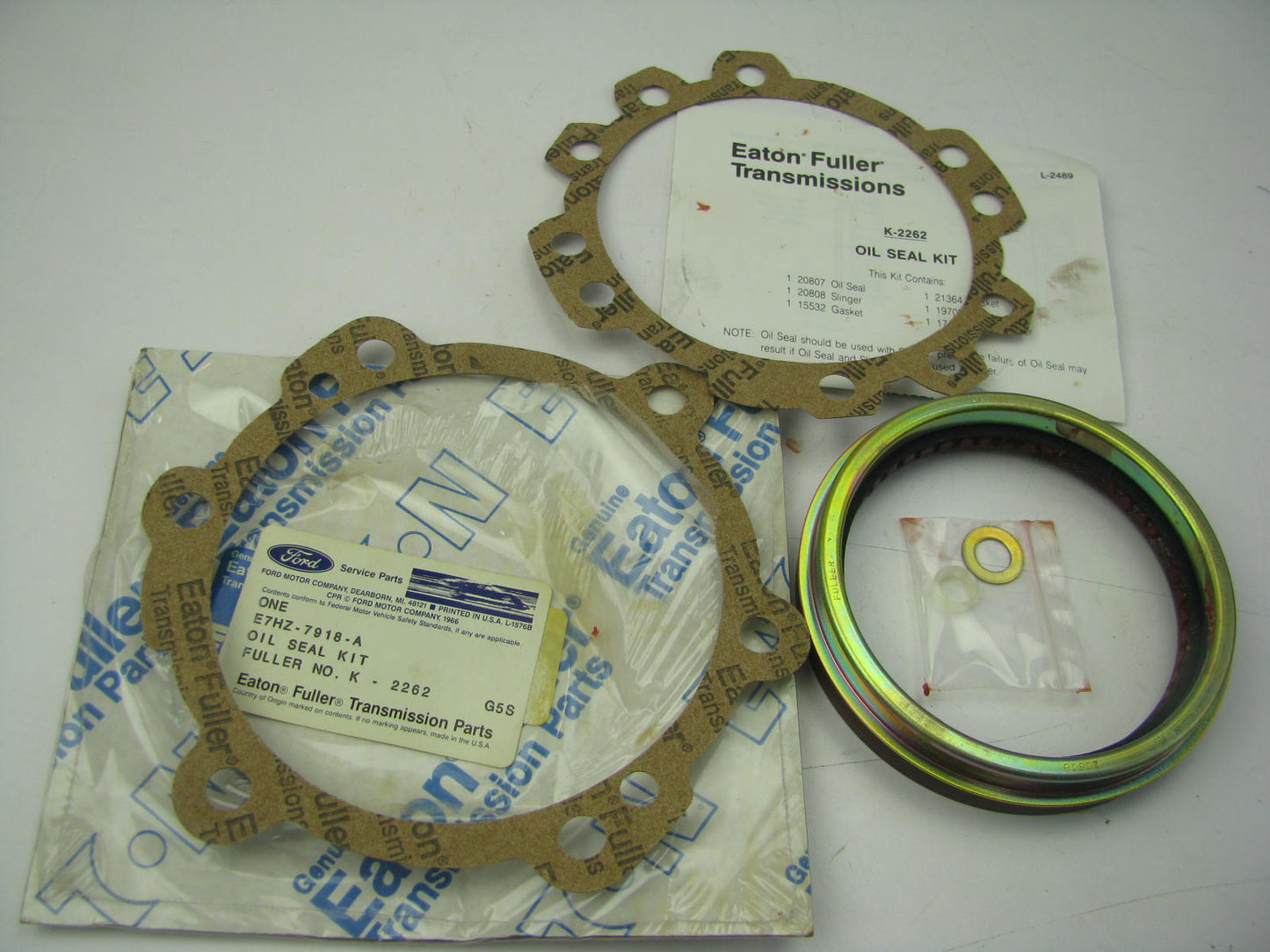 NEW - OEM Ford E7HZ-7918-A Rear Bearing Cover Oil Seal - Fuller 9 10 13 15 Speed