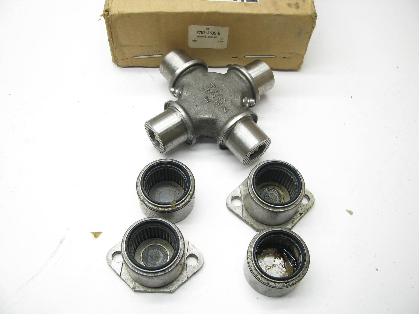 NEW OEM Ford E7HZ4635B HEAVY TRUCK U-Joint Universal Joint 5-438X IH 1696914C91