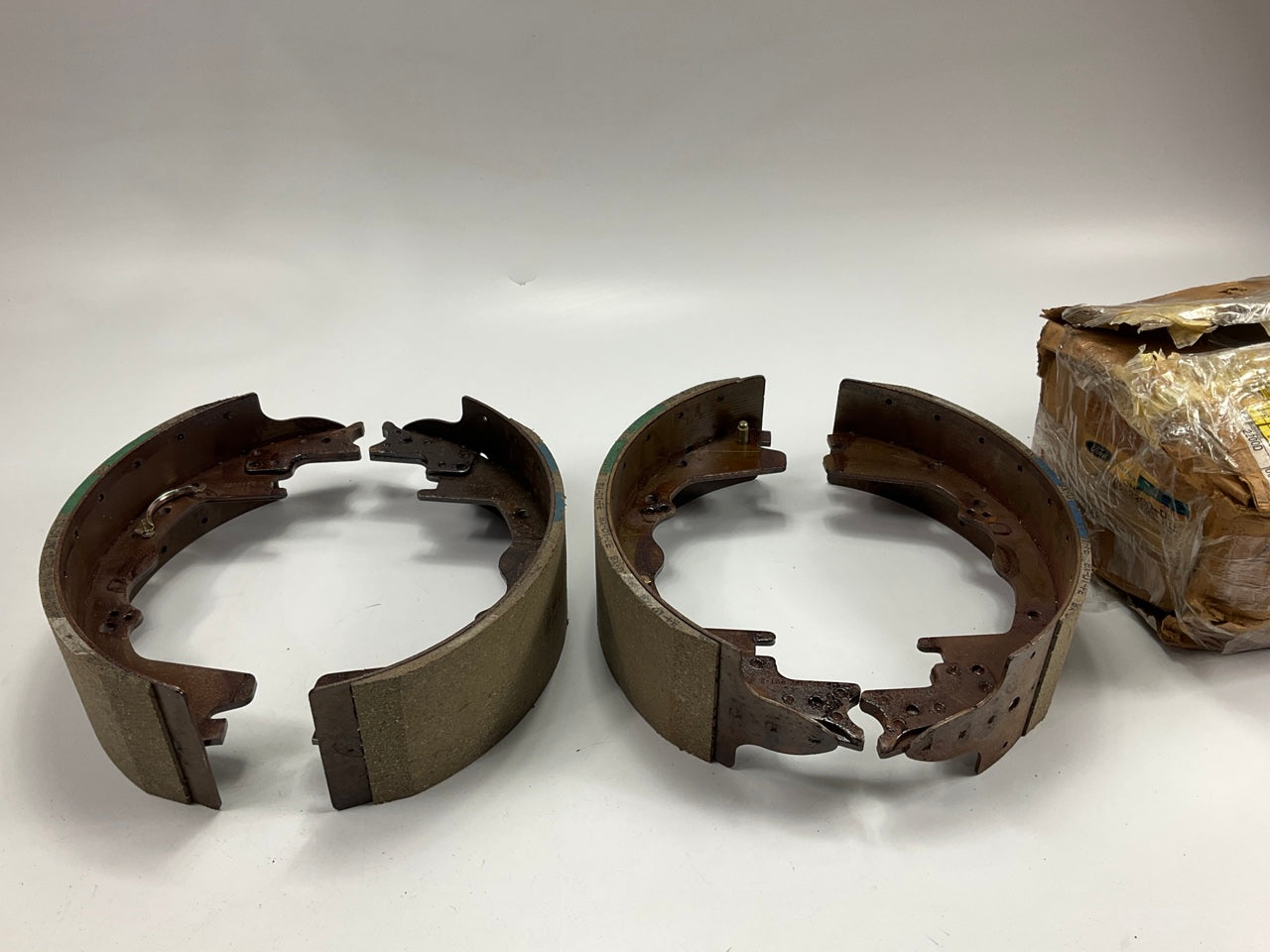 NEW GENUINE OEM Ford E7TZ-2200-D Drum Brake Shoes