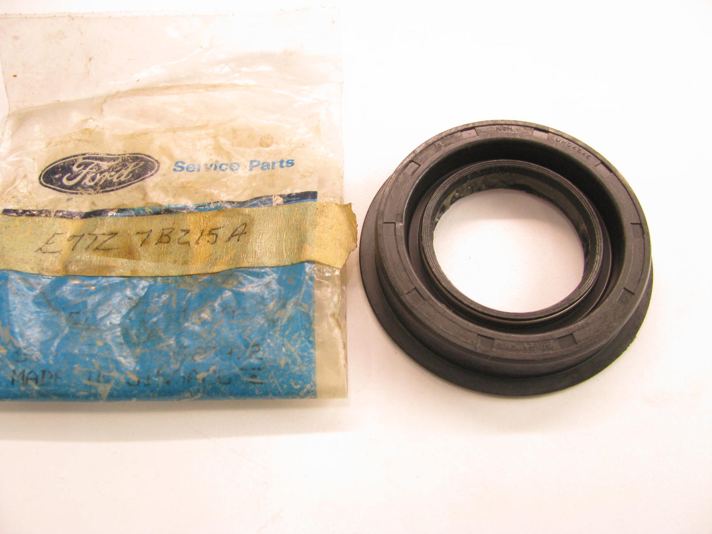 NEW - OEM Ford E7TZ-7B215-A Front Output Oil Seal Warner 1350 1356 Transfer Case