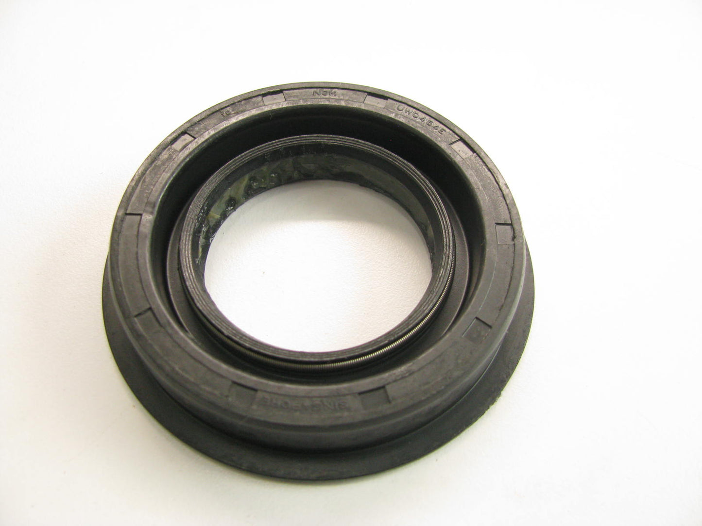 NEW - OEM Ford E7TZ-7B215-A Front Output Oil Seal Warner 1350 1356 Transfer Case