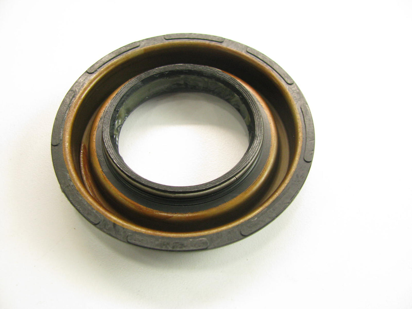 NEW - OEM Ford E7TZ-7B215-A Front Output Oil Seal Warner 1350 1356 Transfer Case