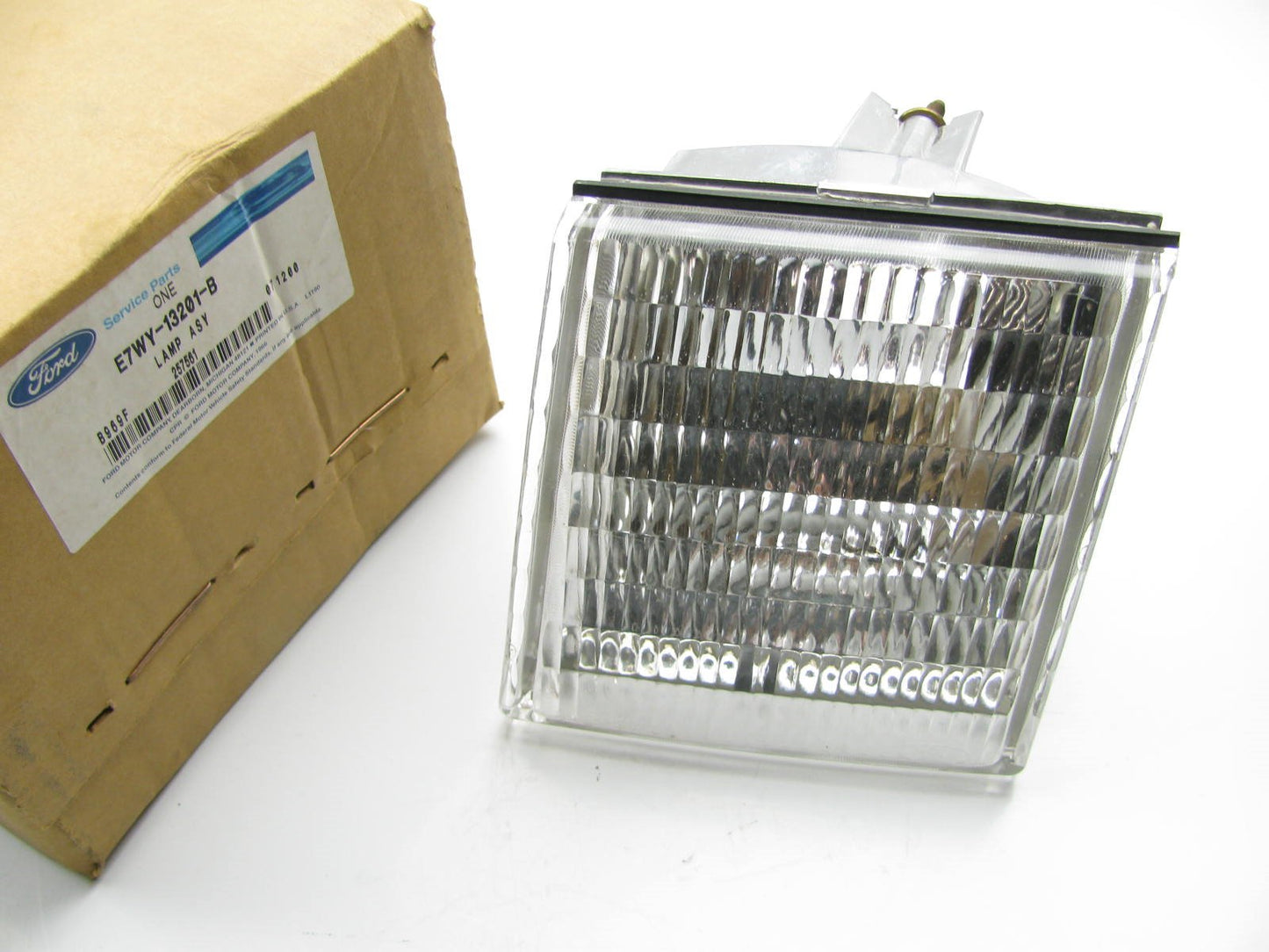 OEM Ford E7WY-13201-B Front Left Inner Parking Light Lamp For 87-88 Cougar