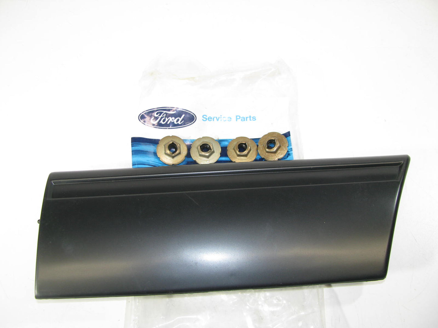 NEW - OEM Ford E7ZZ-16C069-AP Front Left Fender Moulding 1987-1990 Mustang