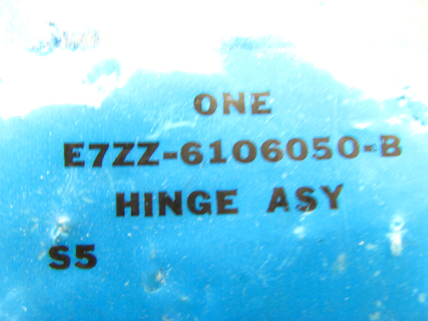 NOS OEM Ford Center Console Door Hinge For 1987-1993 Mustang E7ZZ-6106050-B