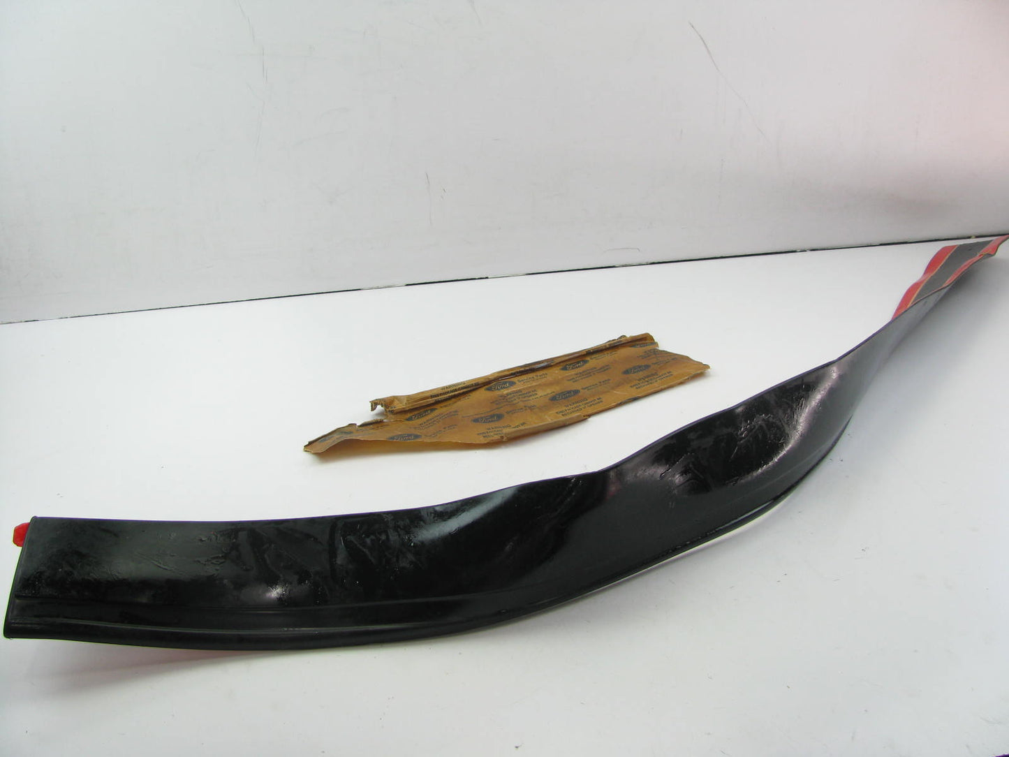 NEW GENUINE OEM Ford E7ZZ-6120939-ARP Left Door Trim Moulding 1987-93 Mustang