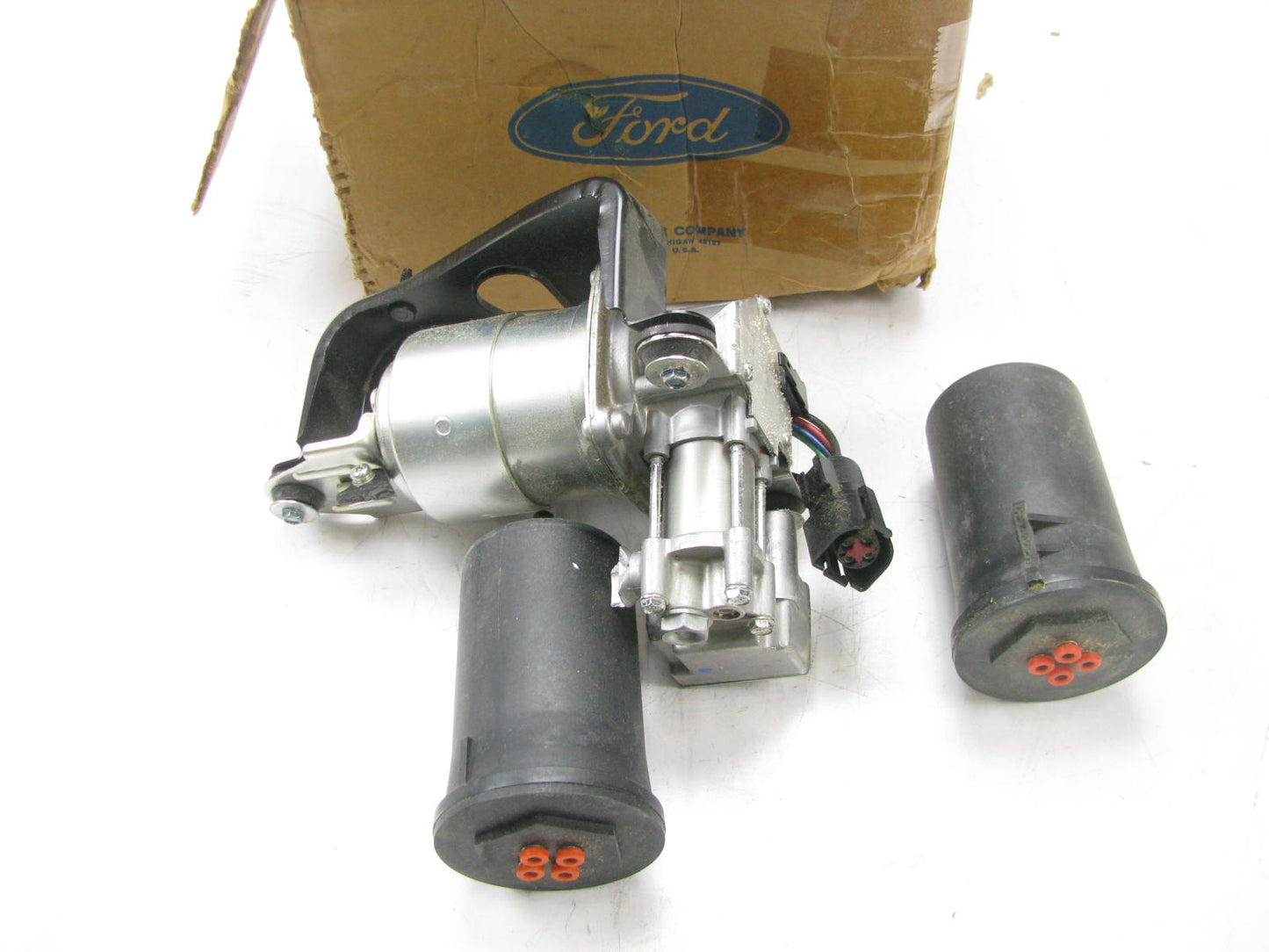NEW - OEM Ford Air Ride Suspension Compressor Pump 1988-1994 Lincoln Continental