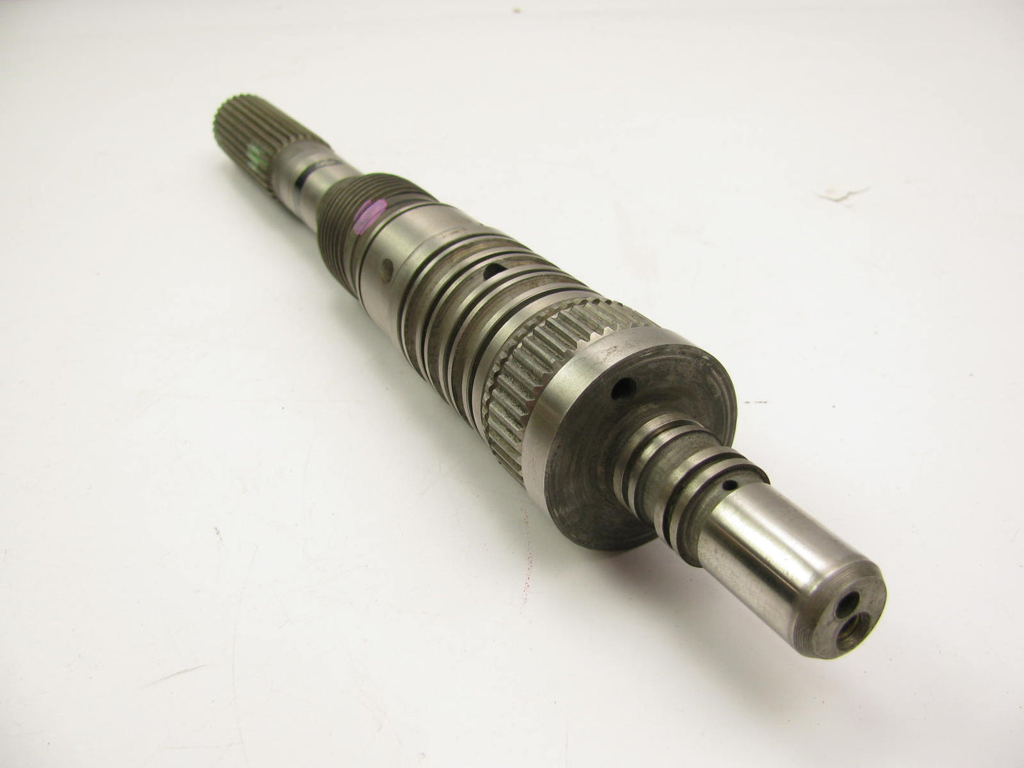 NEW GENUINE OEM Ford E8AZ-7060-B Auto Trans E4OD C5 Output Shaft 28-spline