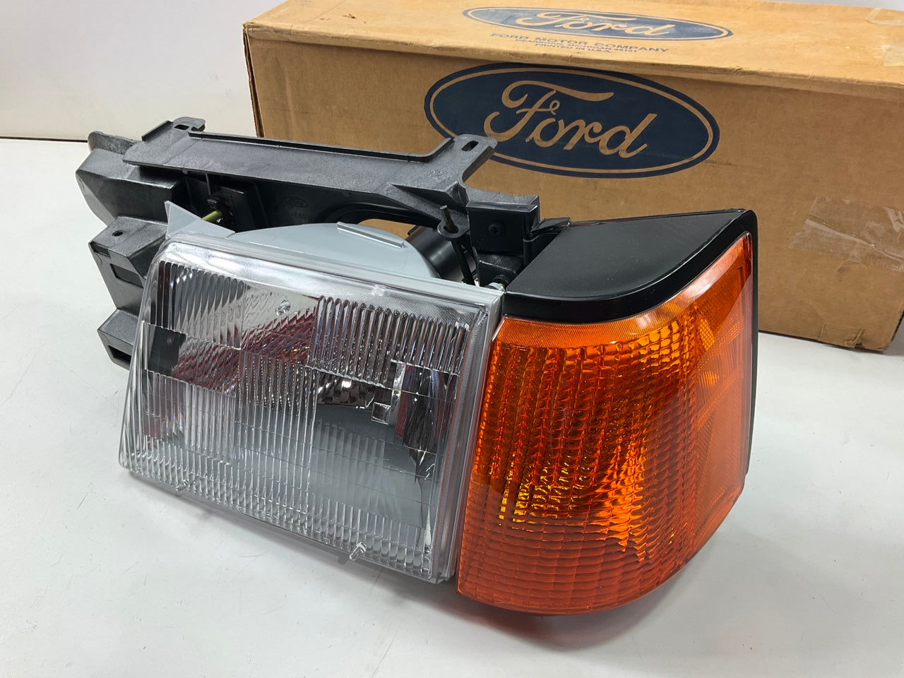 NOS - OEM Ford E8FZ-13008-B Front Left Driver Side Headlamp & Parking Lamp