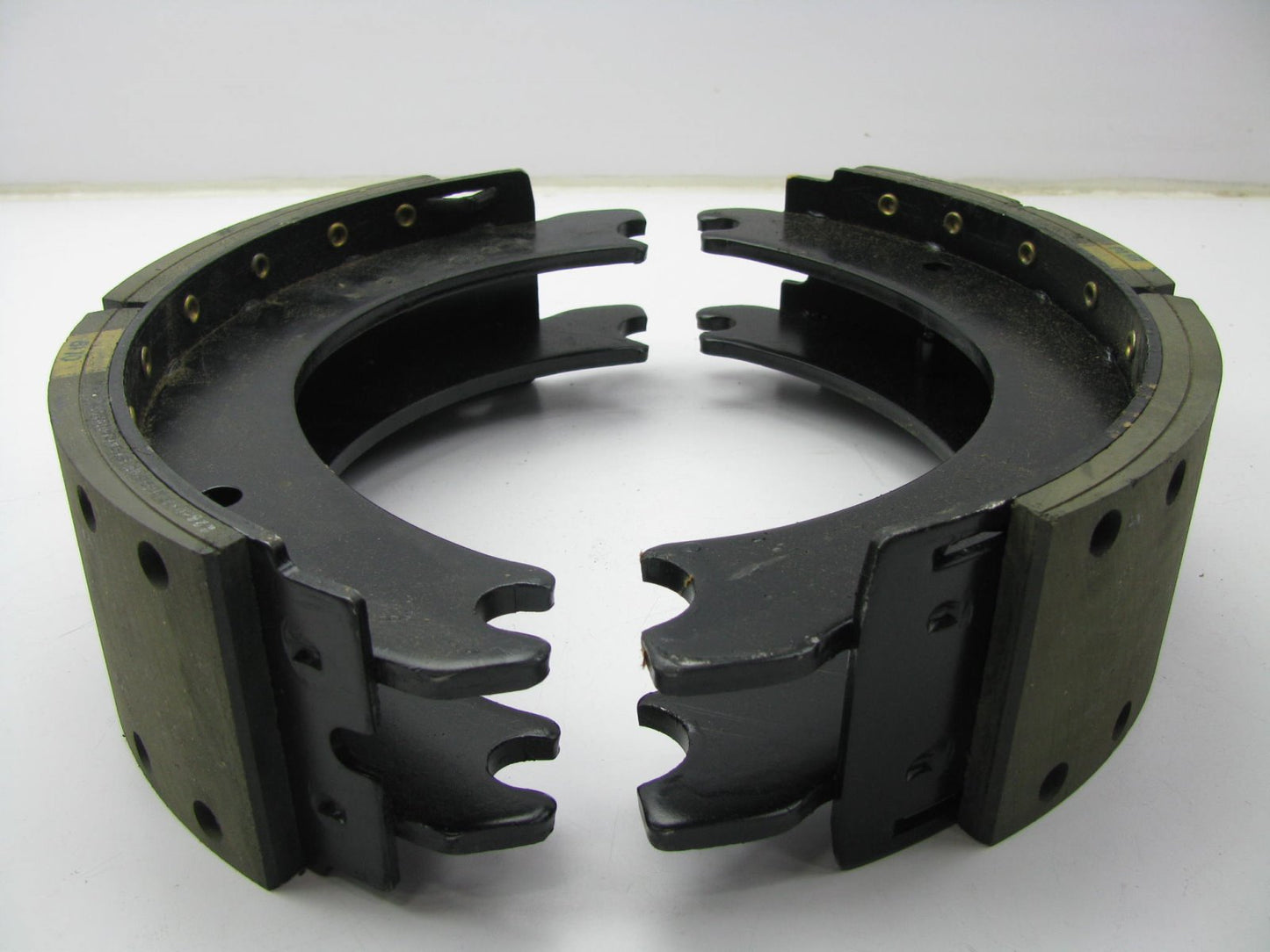 NEW - OEM Ford E8HZ-2001-B Front Air Brake Shoe Lining Kit - Bendix Air 15'' X 4''