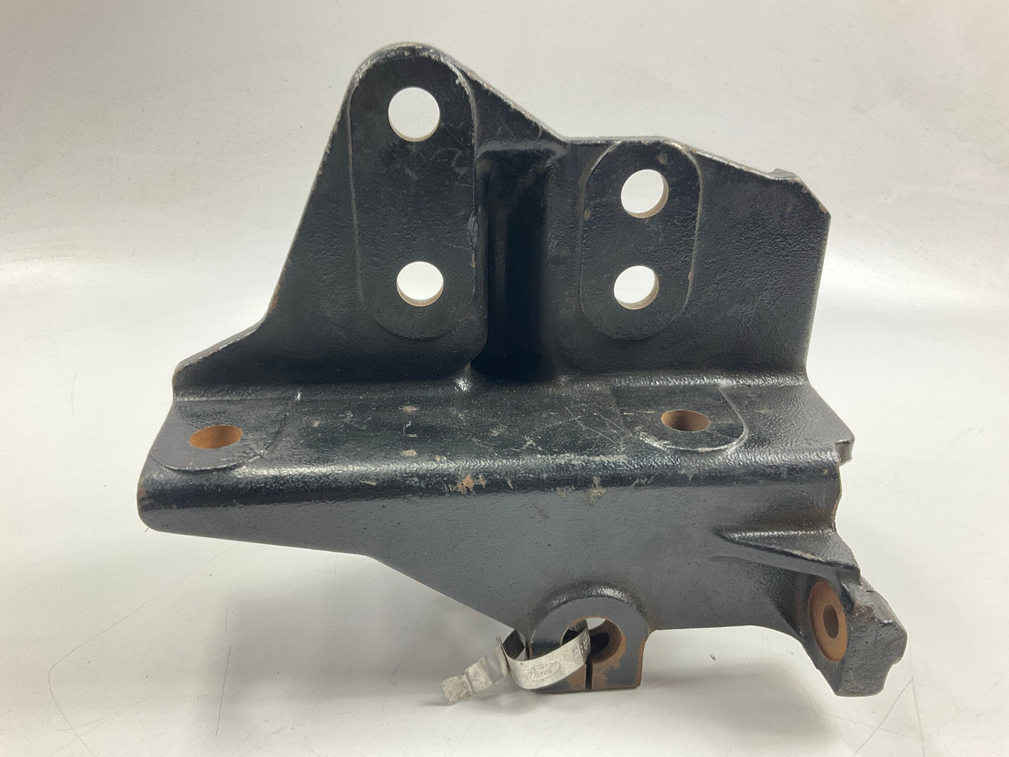 NEW Ford E8HZ-5340-B Front Left Spring Bracket 1988-90 L-Series W/ 6M 7M 9M 12M