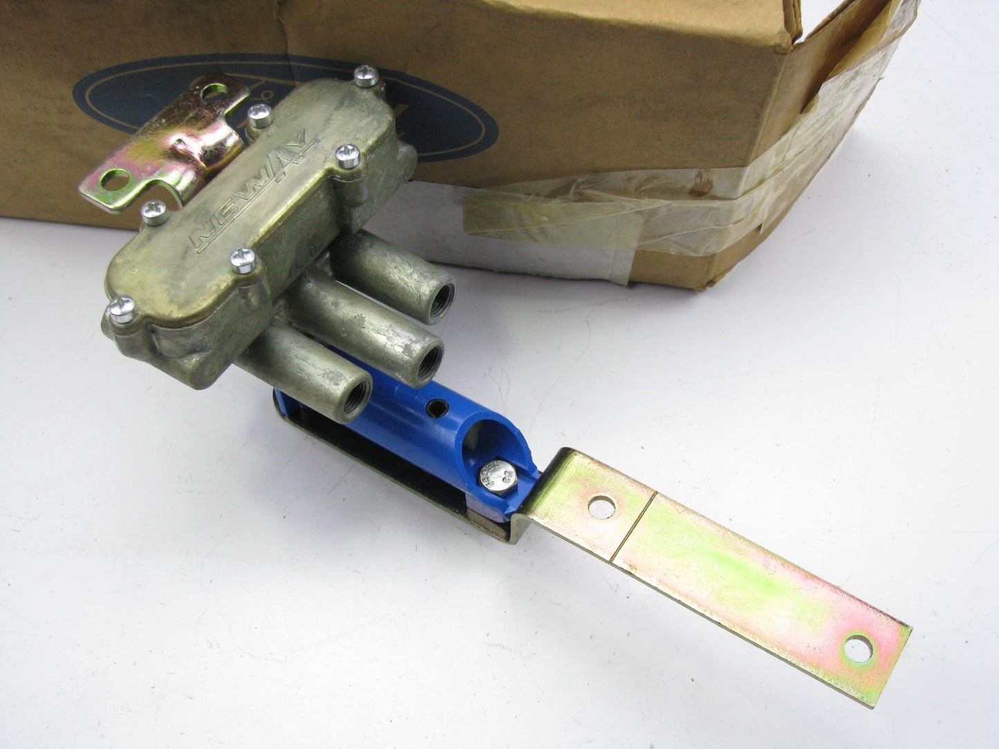 NEW - OEM Ford E8HZ-5L712-A Rear Suspension Leveler Valve 1980-90 L-Series Neway