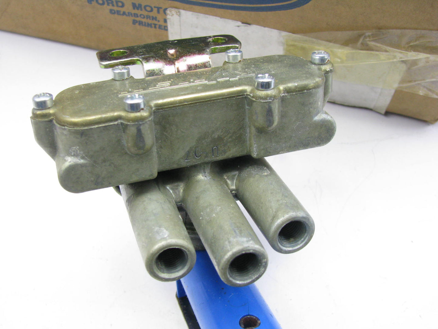 NEW - OEM Ford E8HZ-5L712-A Rear Suspension Leveler Valve 1980-90 L-Series Neway