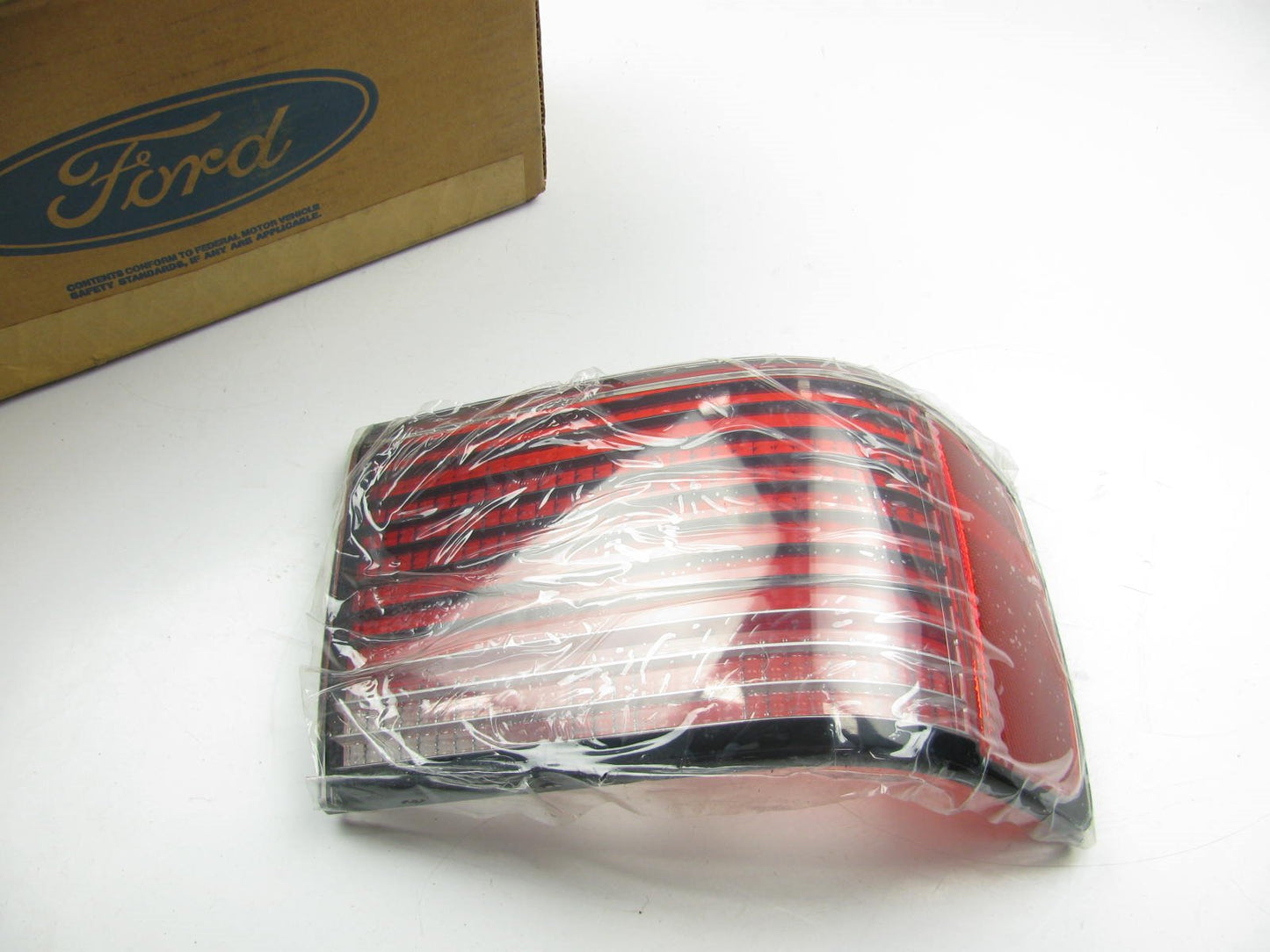 NOS OEM 1988-1989 Lincoln Continental Tail Light Lamp LENS ONLY RH E8OY-13450-A