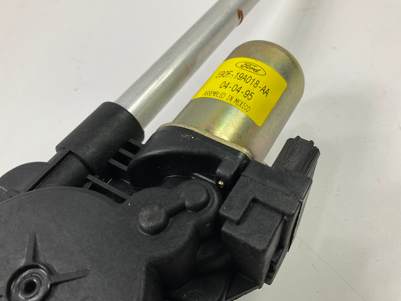 NEW - OEM Ford E8OY-18850-A  Power Antenna Assembly 1988-89 Lincoln Continental