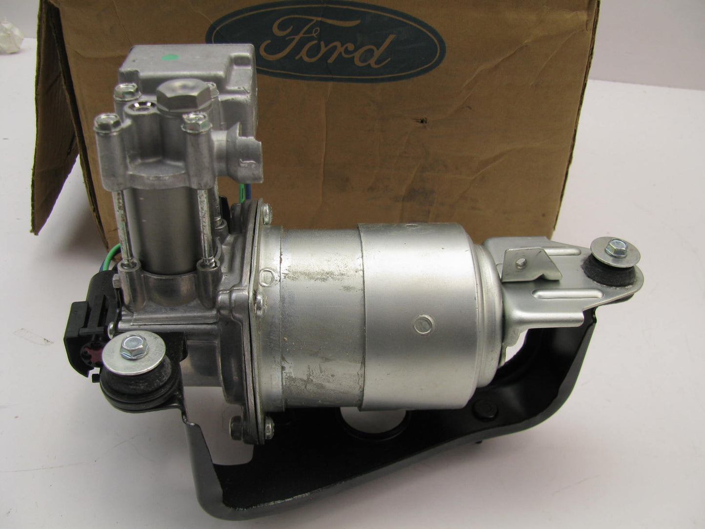 NEW - OEM Ford E8OY-5319-B-WORESERVOIR Air Ride Compressor Pump W/O Reservoir