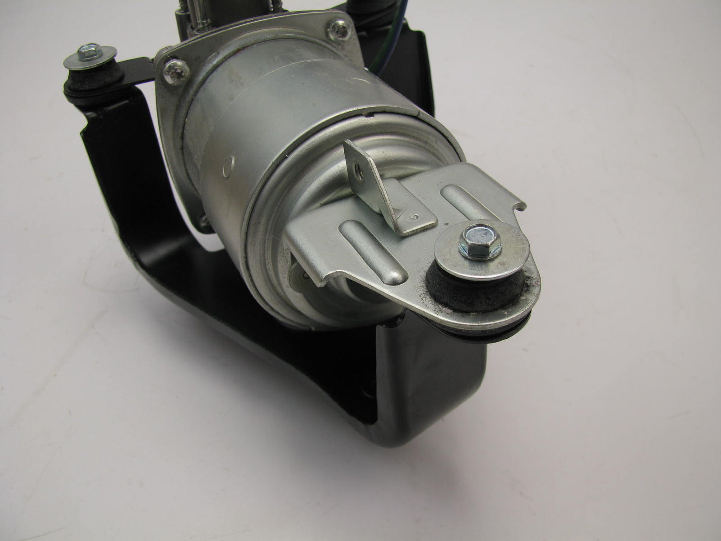 NEW - OEM Ford E8OY-5319-B-WORESERVOIR Air Ride Compressor Pump W/O Reservoir