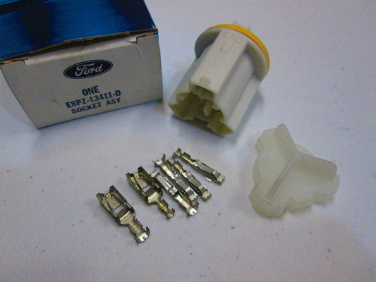 NEW - OEM Ford E8PZ-13411-D Turn Signal Lamp Light Bulb Socket