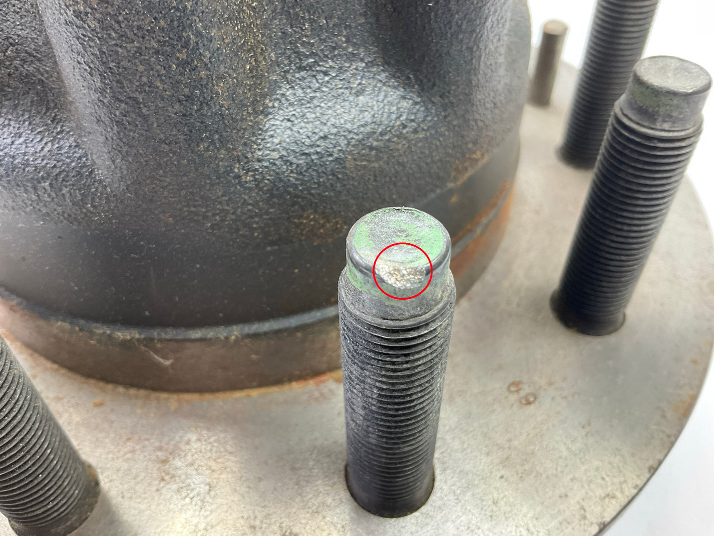 DAMAGED STUD - NOS OEM Ford E8TZ-1109-A Rear Wheel Hub - 1990-1991 F250 F350